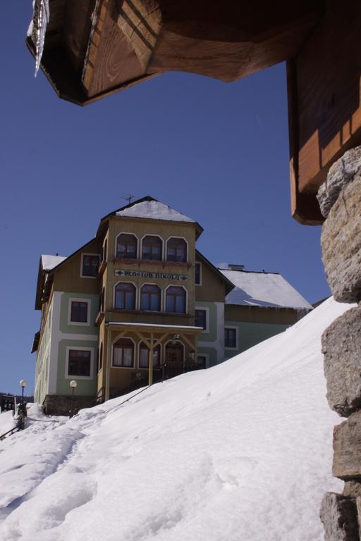 Penzion Nikola Hotel Pec pod Snezkou Bagian luar foto